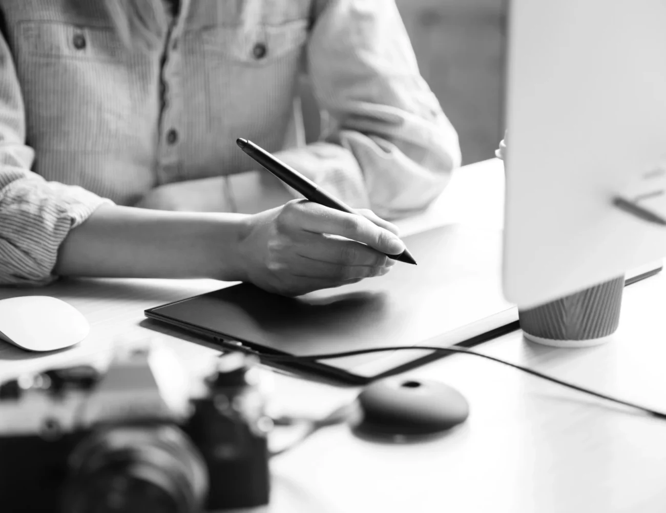 cropped-image-young-woman-work-office (1)